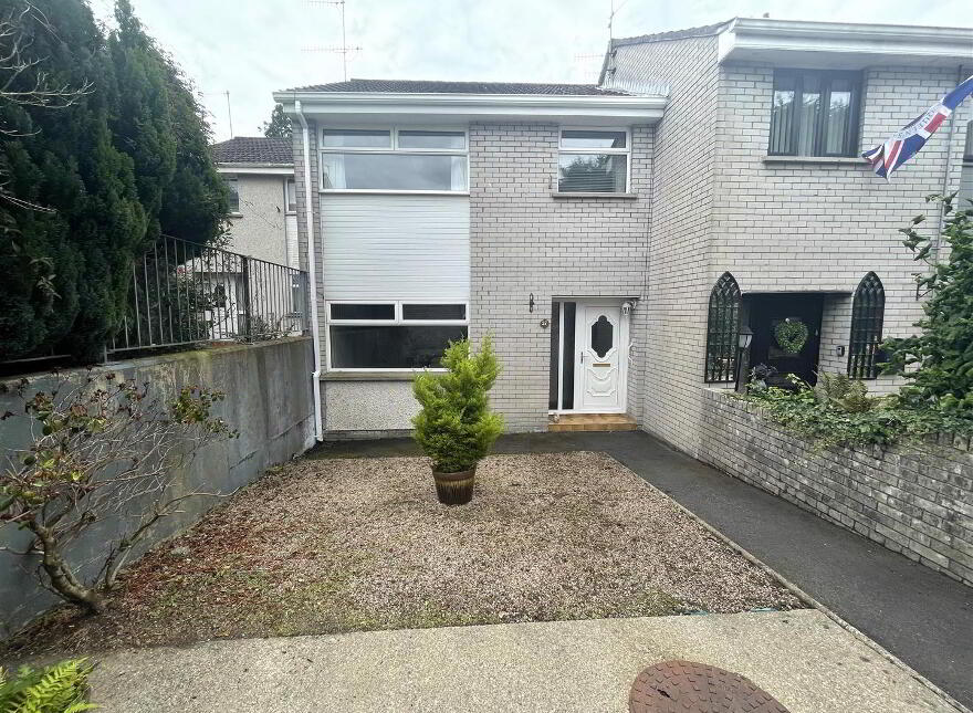 27 Ballynahone Avenue, Armagh, BT60 1EE