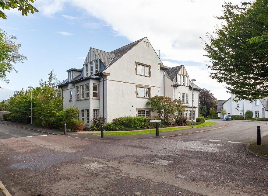 6 Ardnavalley Avenue, Comber, Newtownards, BT23 5WW