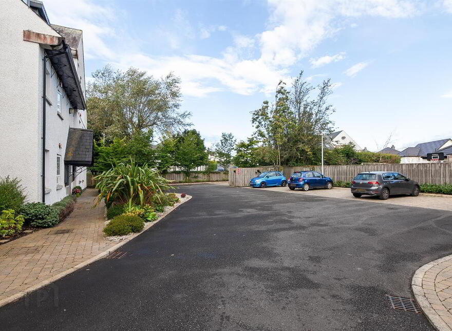 6 Ardnavalley Avenue, Comber, Newtownards, BT23 5WW
