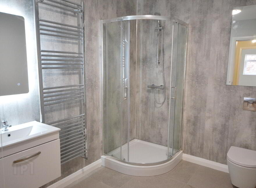 Apt 2 Grove House, 12 North Road, Carrickfergus, BT38 8LR