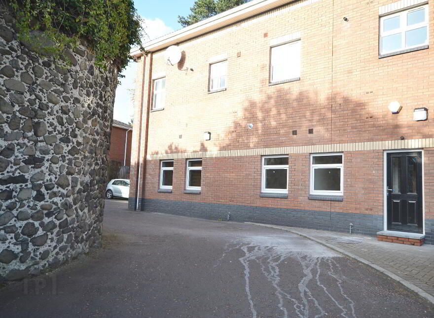 Apt 2 Grove House, 12 North Road, Carrickfergus, BT38 8LR photo