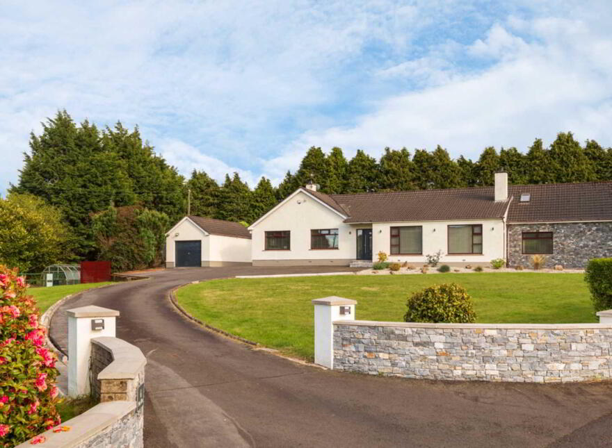 6 Moss Close, Ballynure, Ballyclare, BT39 9YE photo