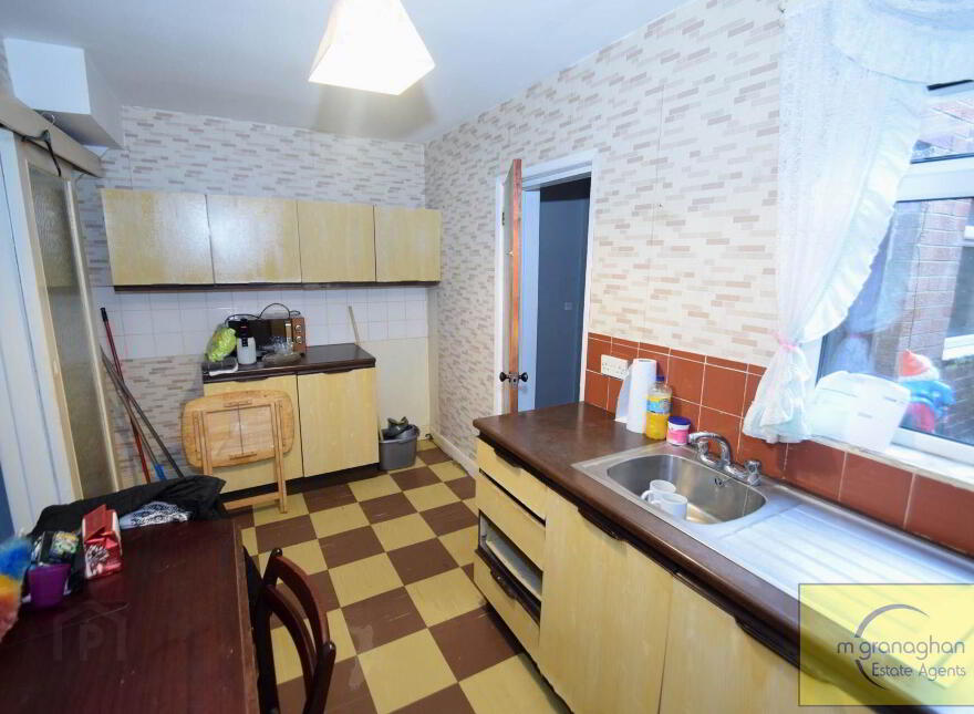 92 Beechmount Parade, Falls Road, Belfast, BT12 7LX