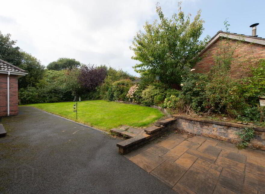 51 Lynda Farm, Jordanstown, Newtownabbey, BT37 0AX