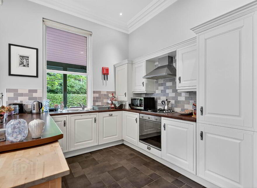 A Apt Seaver House, 138 Malone Road, Belfast, BT9 5LH