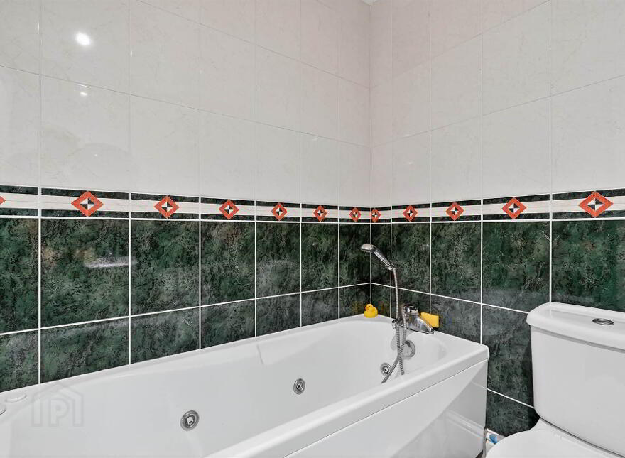 A Apt Seaver House, 138 Malone Road, Belfast, BT9 5LH