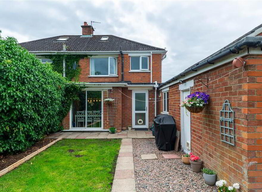 10 The Vines, Finaghy, Belfast, BT10 0GP
