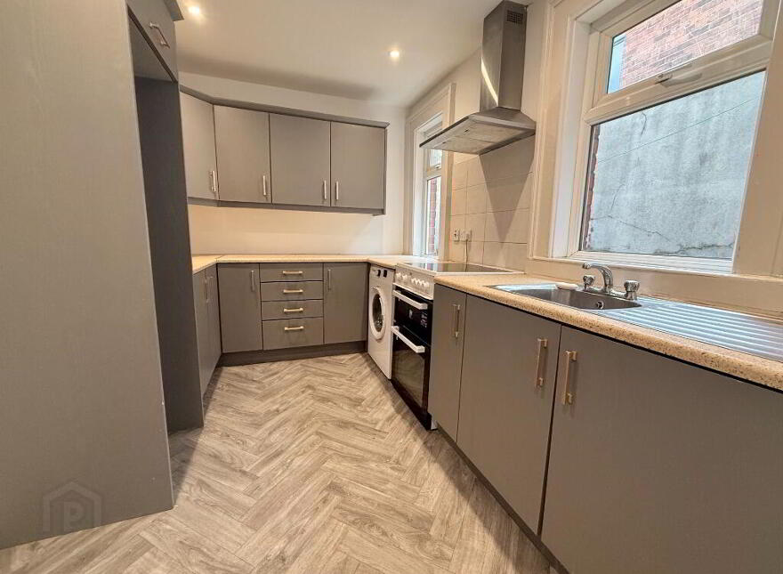 200 Ravenhill Avenue, Belfast, BT6 8LL