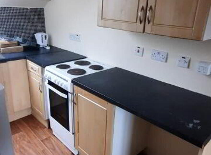 Apt 2, 121 Falls Road, Belfast, BT12 6AA photo