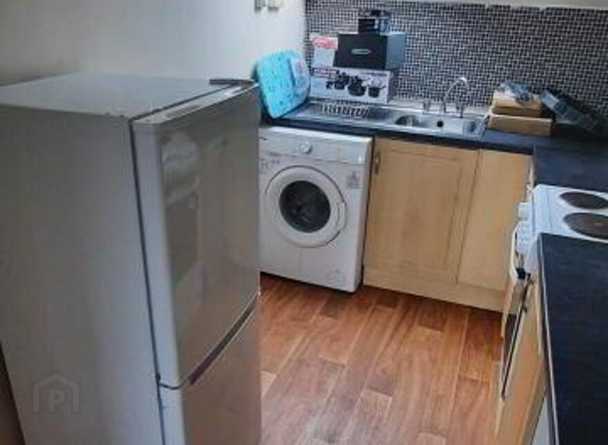 Apt 2, 121 Falls Road, Belfast, BT12 6AA