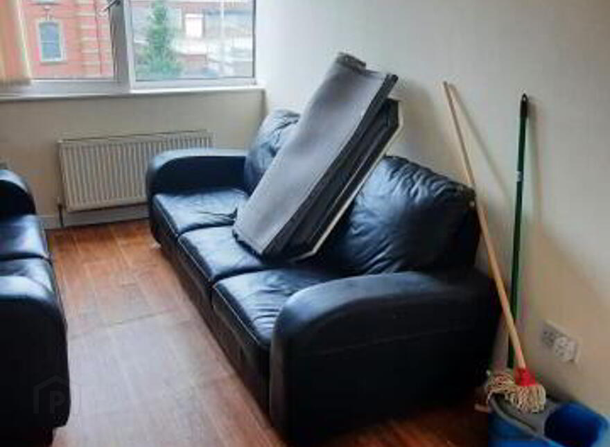 Apt 2, 121 Falls Road, Belfast, BT12 6AA