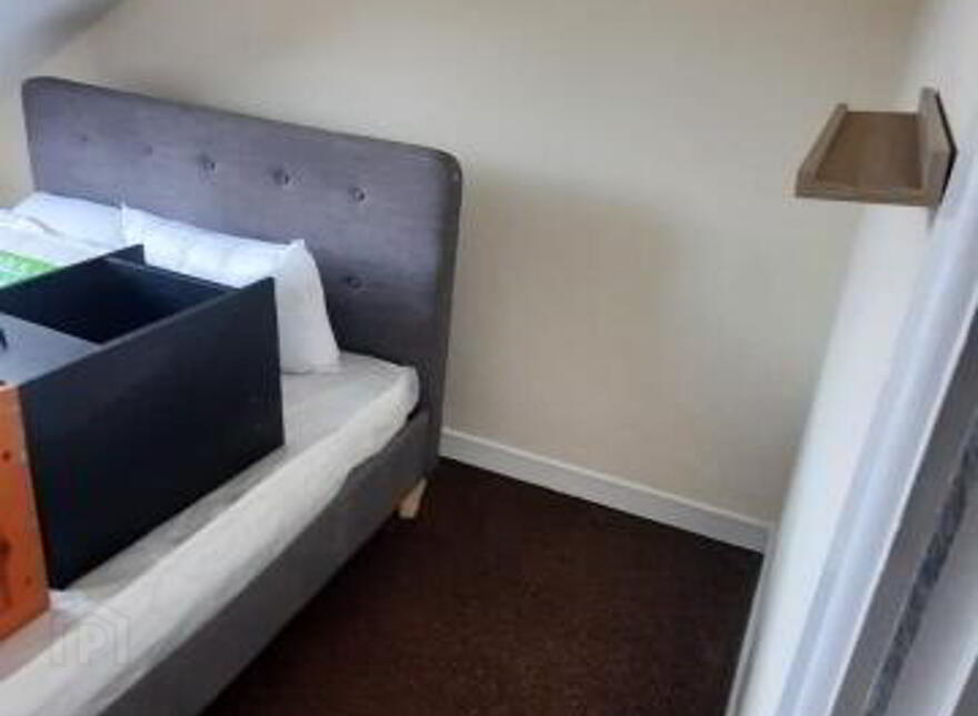 Apt 2, 121 Falls Road, Belfast, BT12 6AA