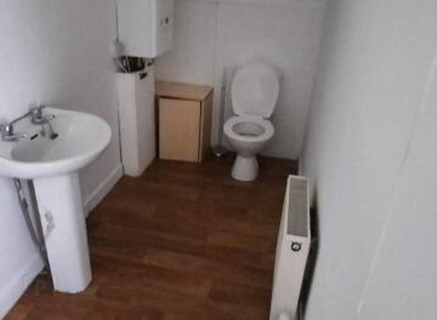 Apt 2, 121 Falls Road, Belfast, BT12 6AA