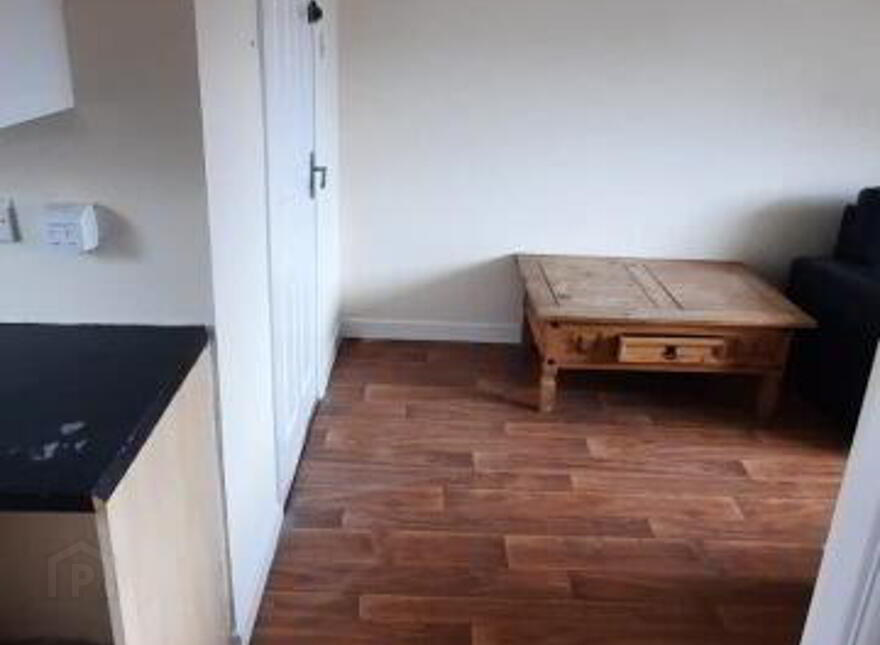 Apt 2, 121 Falls Road, Belfast, BT12 6AA