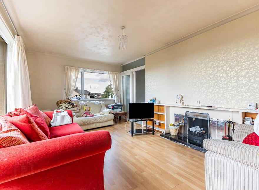 8 Thorndale Road South, Carryduff, Belfast, BT8 8HN