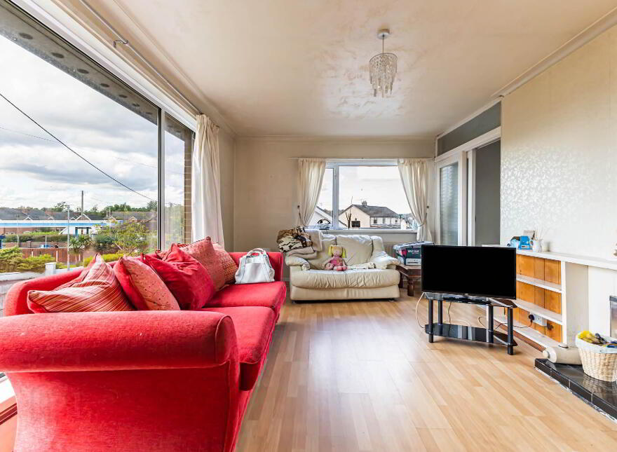 8 Thorndale Road South, Carryduff, Belfast, BT8 8HN