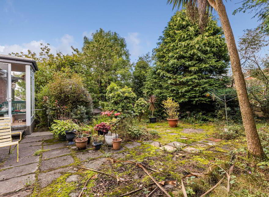8 Thorndale Road South, Carryduff, Belfast, BT8 8HN