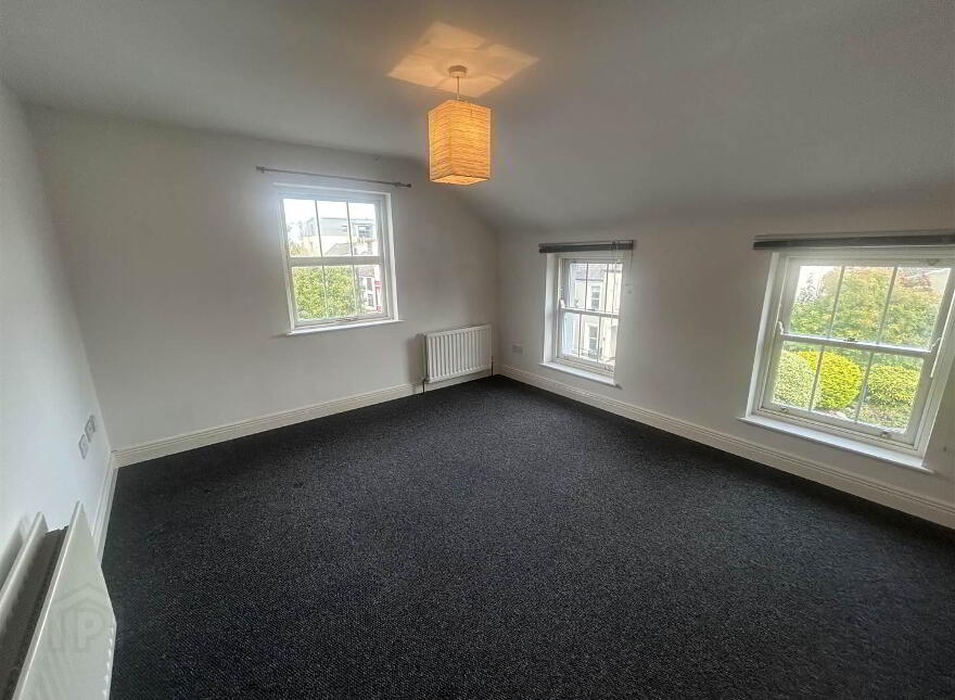 Apt 2, 18 Shore Road, Holywood, BT18 9HX