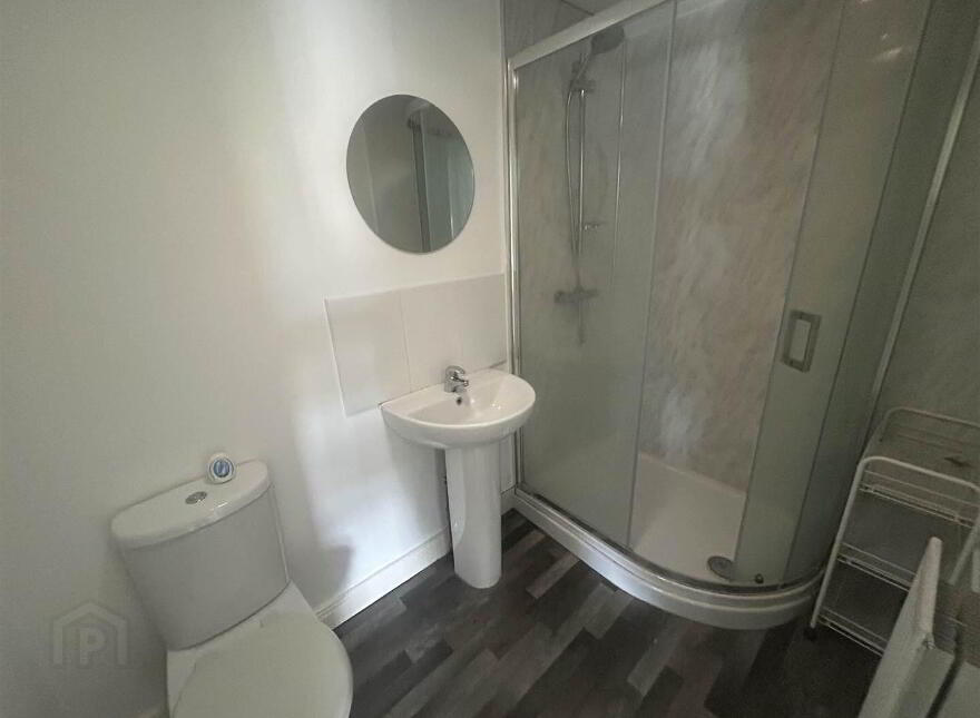 Apt 2, 18 Shore Road, Holywood, BT18 9HX