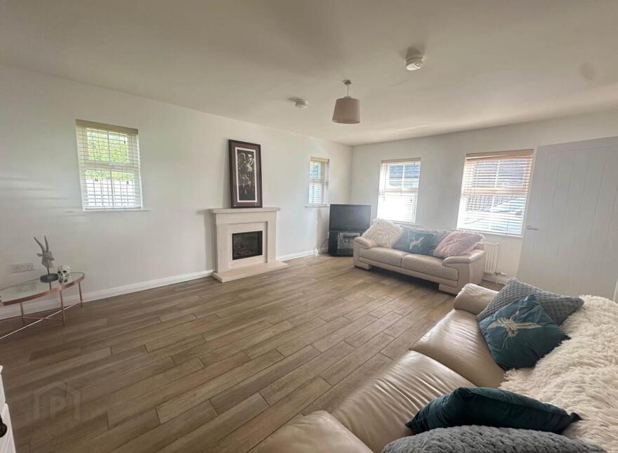 10 Riverside Mews, Larne, BT40 3JP