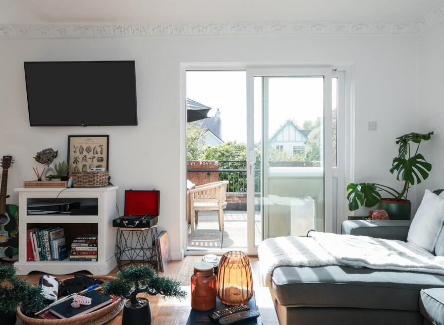 Flat 2 The Grange, 32a Deramore Park, Malone Road, Belfast, BT9 5JU