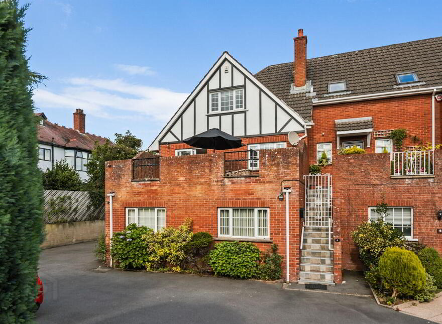 Flat 2 The Grange, 32a Deramore Park, Malone Road, Belfast, BT9 5JU