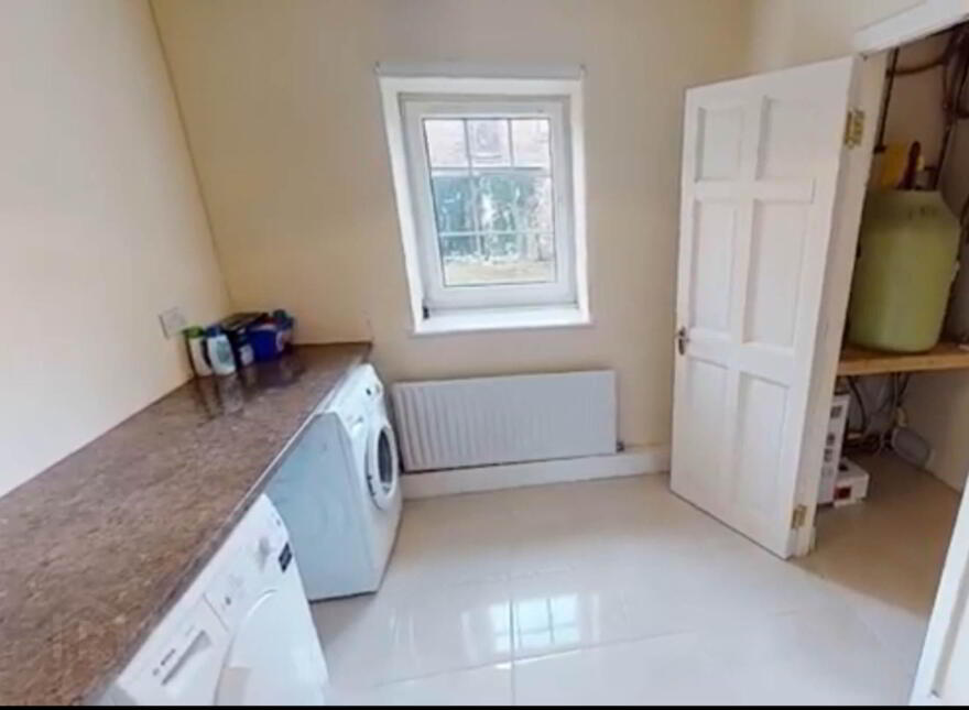 Sarsfield Street, Kilmallock, V35NT35