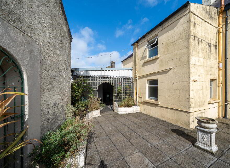 Main Street, Ferbane, R42DK49
