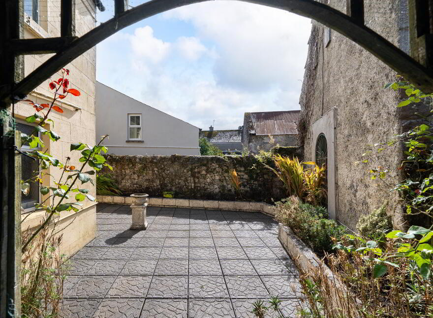 Main Street, Ferbane, R42DK49