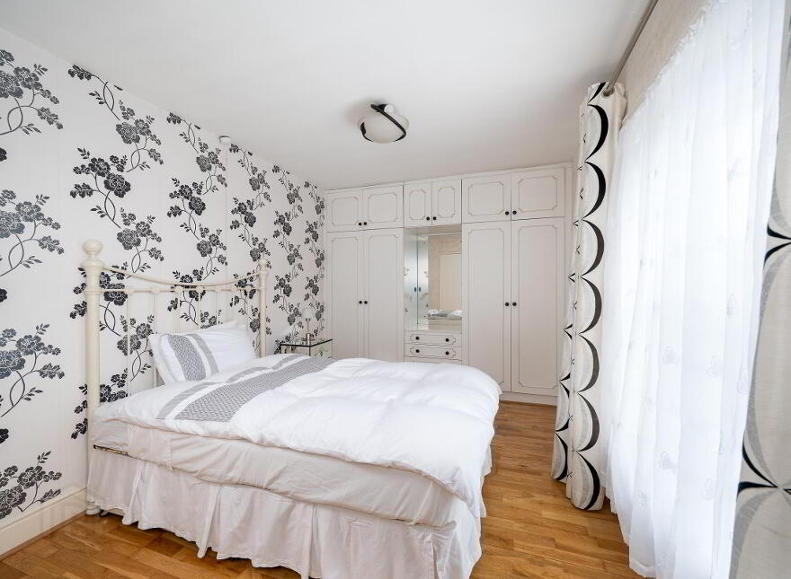 Main Street, Ferbane, R42DK49