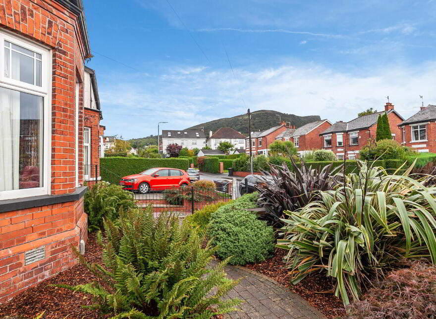 32 Old Cavehill Road, Belfast, BT15 5GT