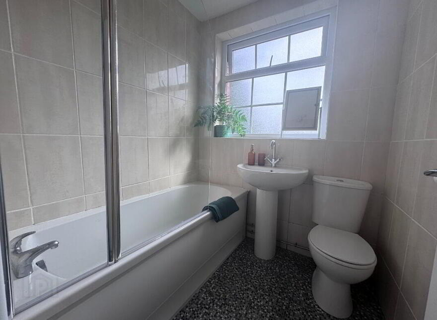 3c Windsor Court, Belfast, BT9 6JE