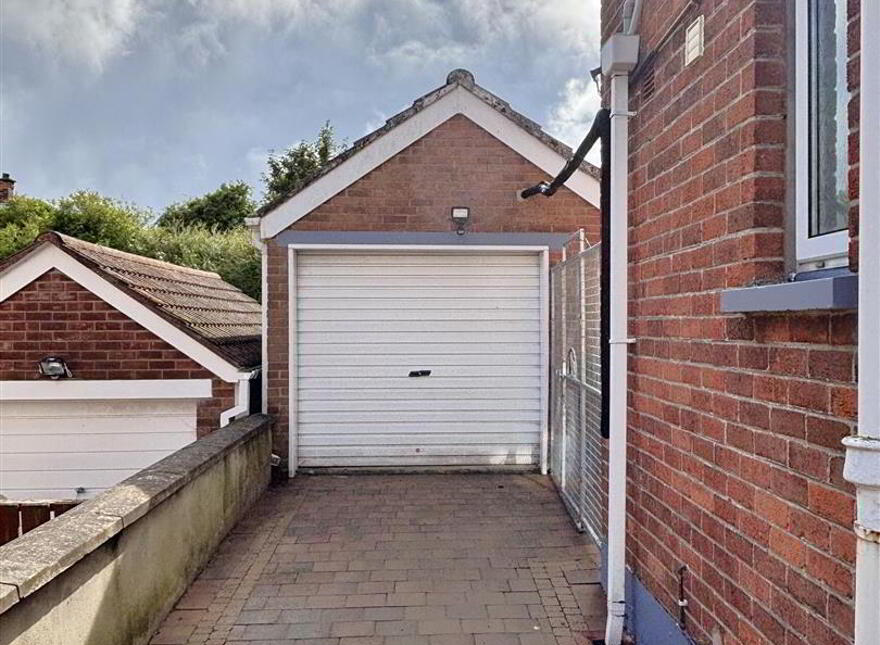 10 Lyndhurst Way, Belfast, BT13 3PD