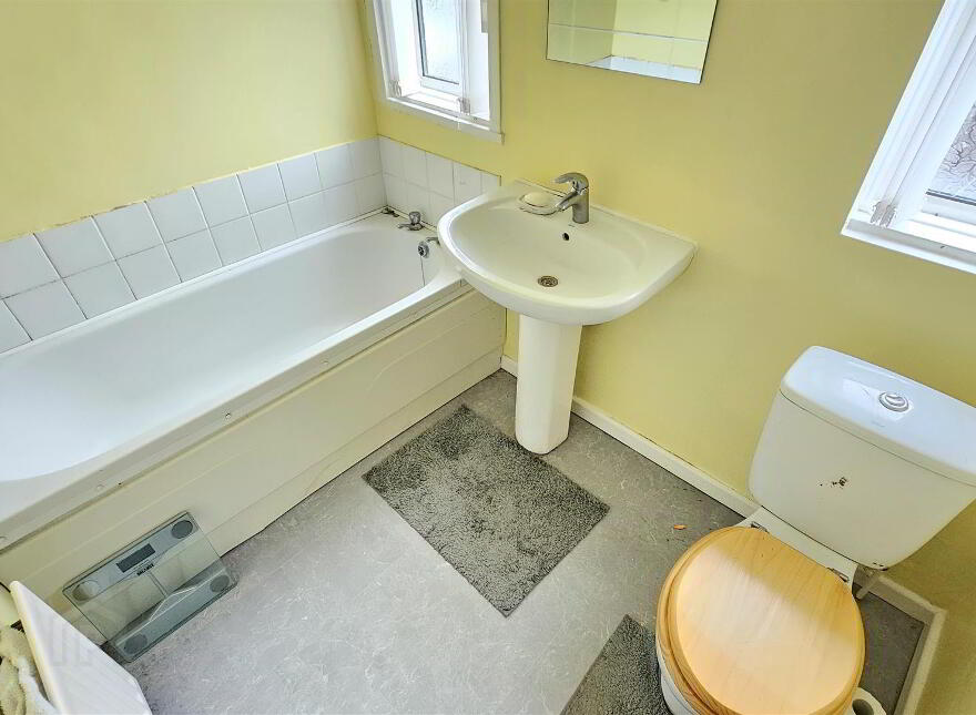 2 Sandes Court, Carrickfergus, BT38 8LE