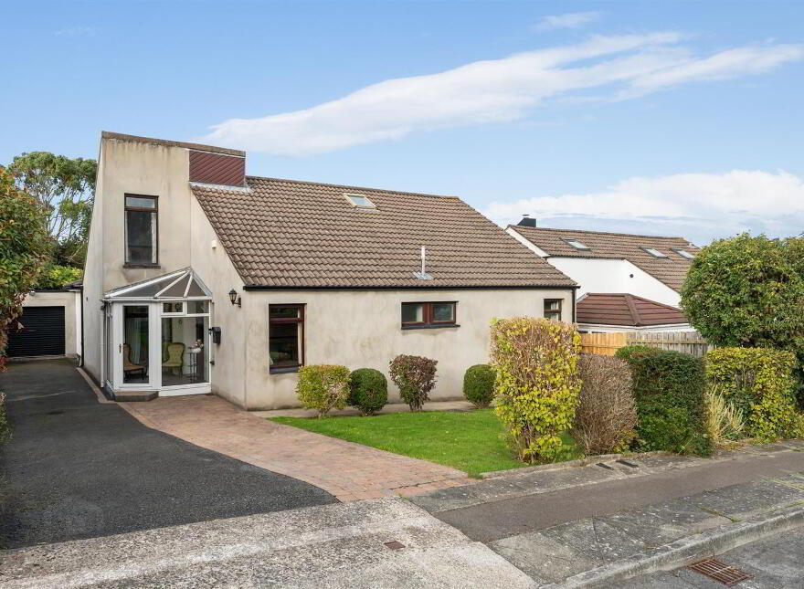 6 The Oaks, Bangor, BT19 7RY photo