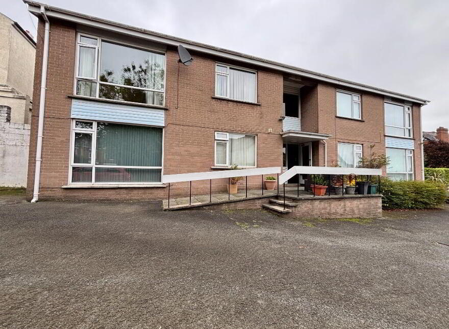 693 Antrim Road, Belfast, BT15 4EH photo