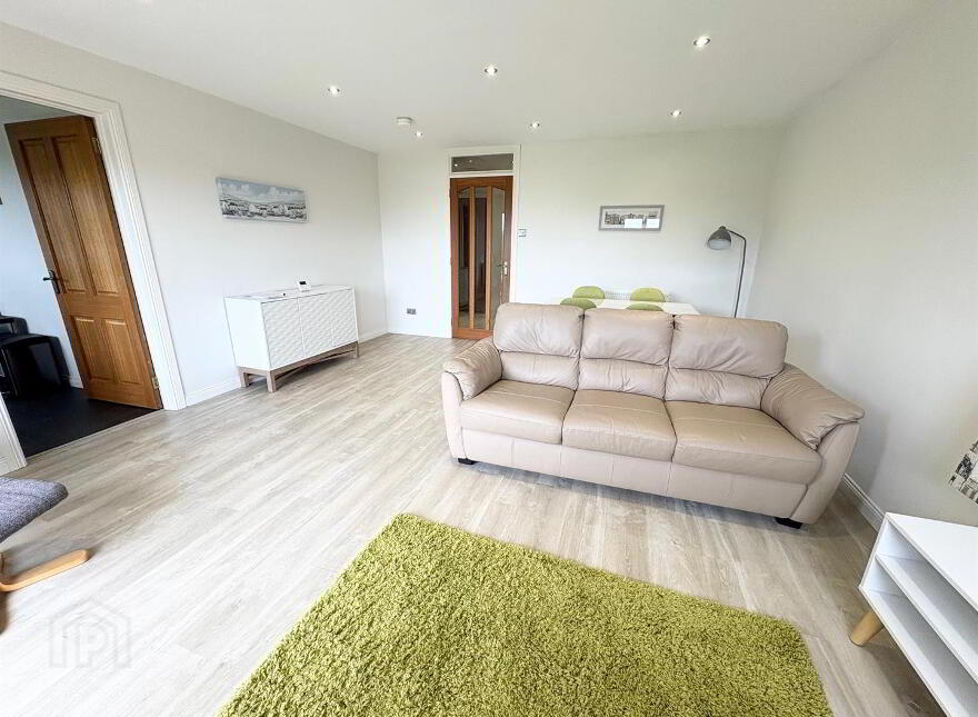 5b Helens Lea, Belfast, BT5 7RD