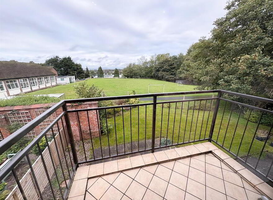 5b Helens Lea, Belfast, BT5 7RD