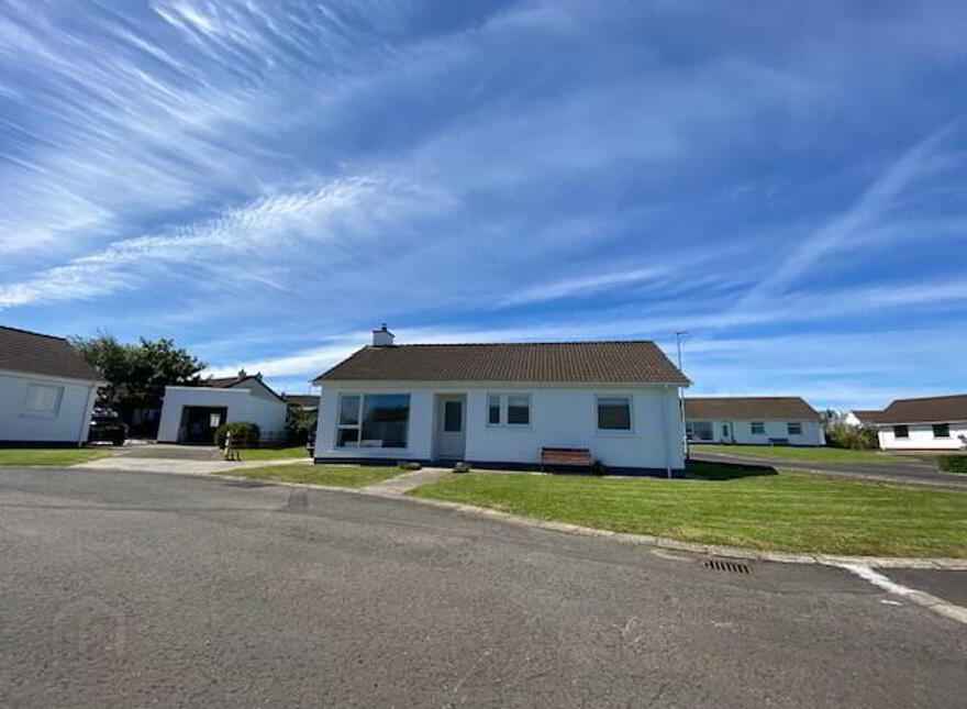10 Ballintrae Park, Portballintrae, Bushmills, BT57 8YN photo