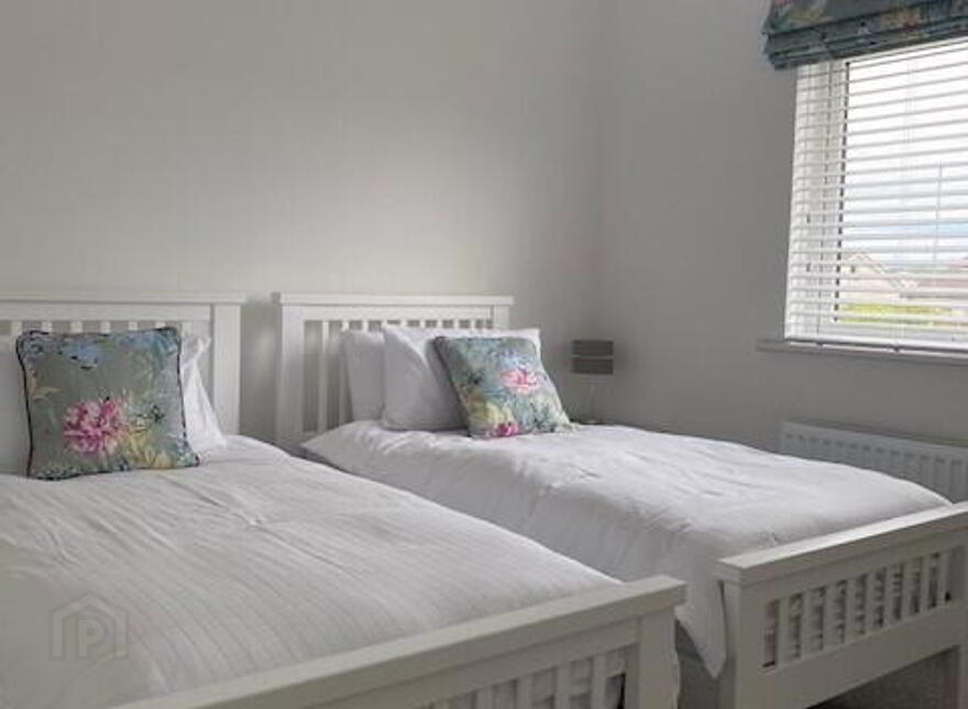 10 Ballintrae Park, Portballintrae, Bushmills, BT57 8YN