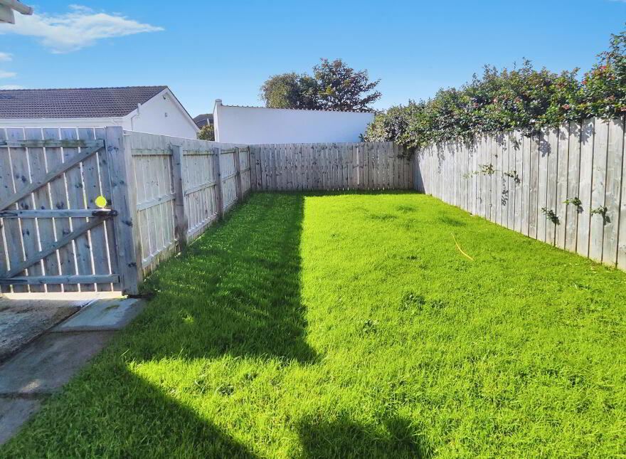 10 Ballintrae Park, Portballintrae, Bushmills, BT57 8YN