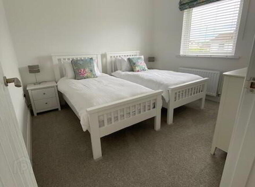 10 Ballintrae Park, Portballintrae, Bushmills, BT57 8YN