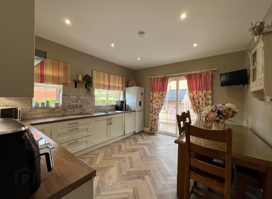 2 Red Row, Toomebridge, BT41 3UJ