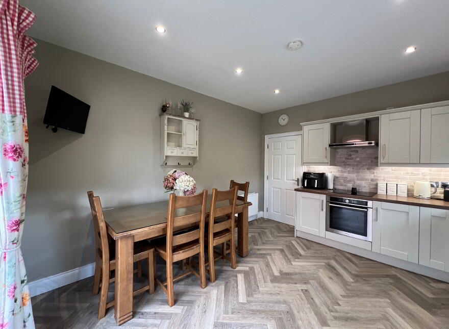 2 Red Row, Toomebridge, BT41 3UJ