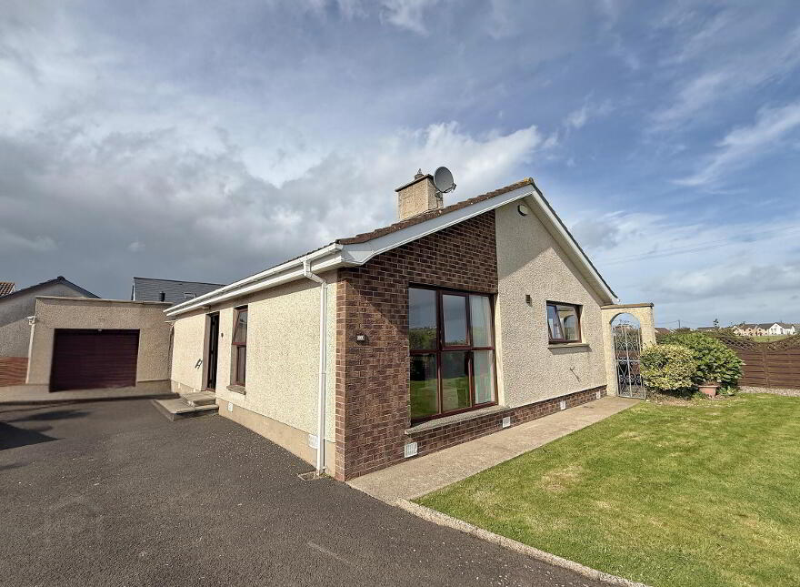 16 Strawbridge Park, Portballintrae, BT57 8XG