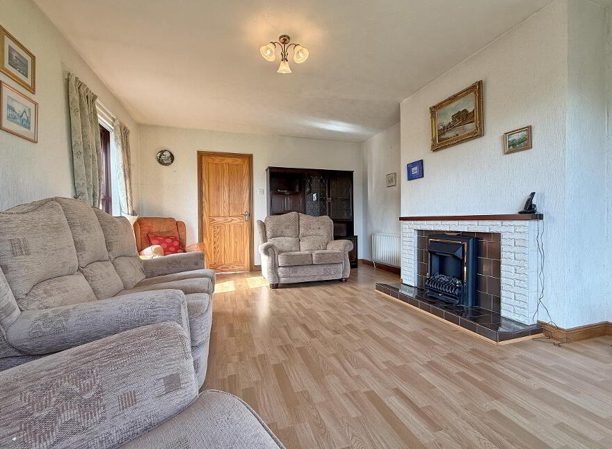 16 Strawbridge Park, Portballintrae, BT57 8XG