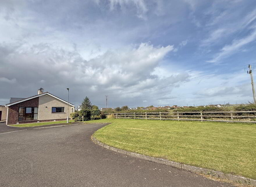 16 Strawbridge Park, Portballintrae, BT57 8XG