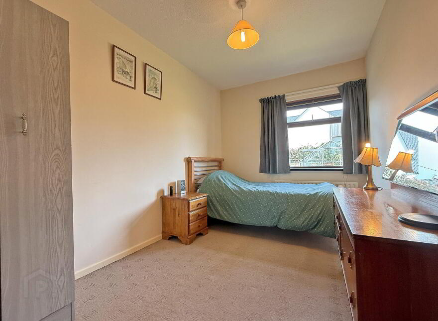 16 Strawbridge Park, Portballintrae, BT57 8XG