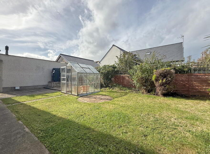 16 Strawbridge Park, Portballintrae, BT57 8XG