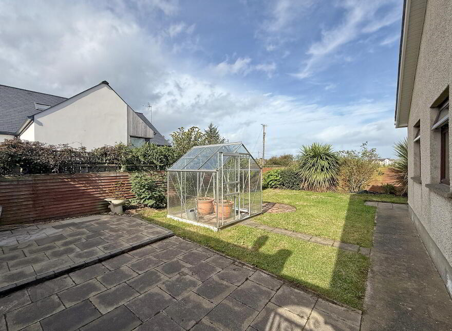 16 Strawbridge Park, Portballintrae, BT57 8XG